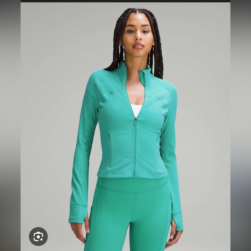 Lululemon Define Cropped Jacket in Kelly Green